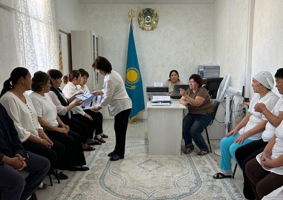 Қызметкерлер арасында сыбайлас жемқорлық ұғымы, сыбайлас жемқорлық көрінісімен бетпе-бет келген жағдайда азаматтардың іс-қимылы, сонымен қатар мұндай фактілерге жәрдем берген жағдайдағы жауапкершілік туралы жадынама тарату.